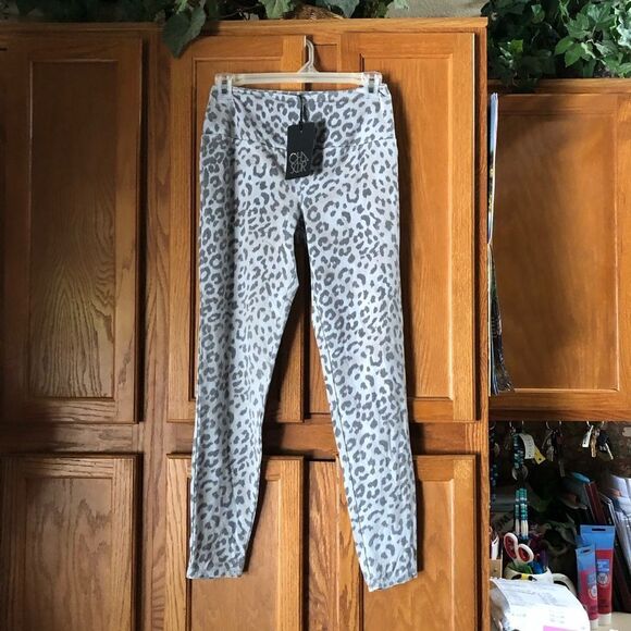 NWT Chaser Quadrablend Mob Wife Lace Up Back Leggings Animal Print Gray - M - Picture 1 of 11
